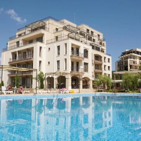 Charming Studio In A With A Pool شقة