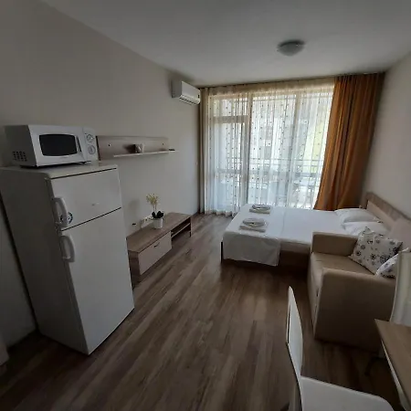 Charming Studio In A With A Pool شقة سفيتي فلاس