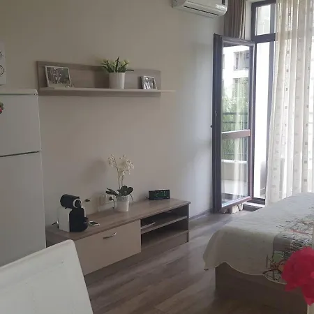 شقة Charming Studio In A With A Pool سفيتي فلاس