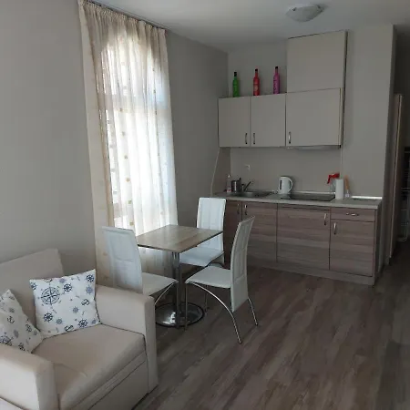 Charming Studio In A With A Pool شقة سفيتي فلاس