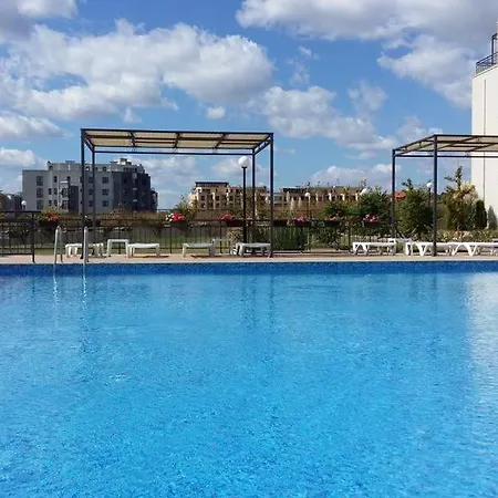 Charming Studio In A With A Pool سفيتي فلاس