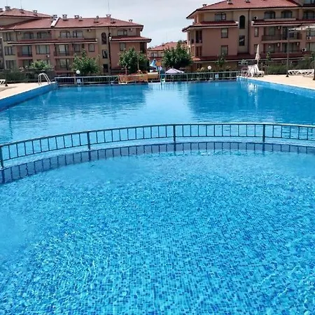 Charming Studio In A With A Pool *
